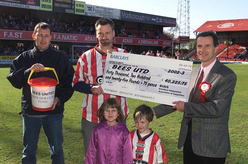 Bees United cheque handover